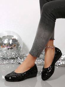 Zapatos de cuña con decoración de lentejuelas rojas, de moda y sencillos, con puntera redonda, cuña baja y diseño cómodo, ideales para el trabajo, el transporte y las vacaciones europeas y americanas. Tallas grandes para mujeres embarazadas y de talla plus. - Negro - Ver 1