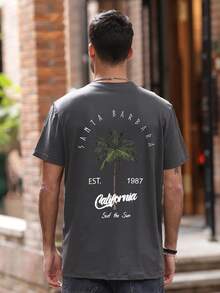 Camiseta de manga corta con cuello redondo, con estampado de árbol de coco y letras, para hombre, nueva llegada de verano 2025, para usar de vacaciones - Gris Oscuro - Ver 3