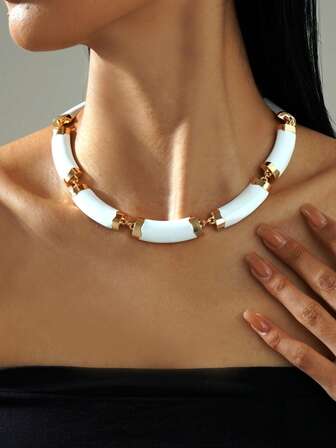 1 st. Fashionabelt nytt enkelt kreativt mångsidigt personligt metallcylinder droppoljeskarv europeiskt och amerikanskt elegant chokerhalsband, smycken för kvinnor