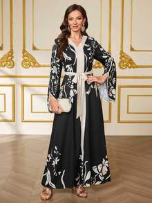 Vestido largo con cuello en V vintage, mangas de pétalo, cinturón y abertura alta en el bajo, en estampado de silueta en contraste negro y beige, para mujeres durante el Ramadán - Negro - Ver 6