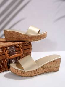 Korean Style Peep-Toe High Heel Slippers For Women, Summer Thick Bottom Chunky Heel Rivet Crossed Strap Suede Platform Sandals - Gold - View 2