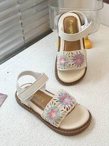 A Pair Of Summer Bestsellers, The Girls' Hook-Patterned Hollowed-Out Flat Sandals, Are Fresh And Sweet. The Colorful Patterned Anti-Slip Open-Toe Buckle Princess Shoes Are A Must-Have For A Gentle Style When Little Girls Go Out