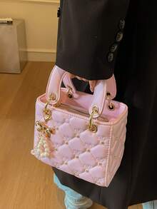 时尚新款女士手提包，纯色简约PU小方包，优雅别致，适合约会、购物等场合，百搭实用，附赠丝巾、蝴蝶结和珍珠装饰，是情人节的绝佳礼物。 - 粉色 - 查看 6