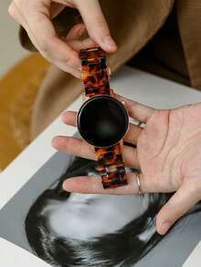 1件女款時尚手錶錶帶，20mm/22mm可選，相容於 Galaxy Active 2 40mm/44mm，獨特壓克力風格，相容於Watch GT 2 42mm，亦相容於Gear Sport智慧手錶、Galaxy Watch 7 40mm/44mm、Galaxy Watch 6/Classic - 棕色 - 查看 6