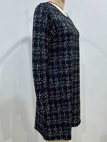 Elegante vestido de punto de manga larga y cuello redondo a cuadros para mujer Vestido de manga larga y largo medio a cuadros blancos y negros que estiliza la cintura y la define Vestido de cuello redondo para otoño/invierno, ideal para combinar con otras prendas Vestido minimalista de corte recto, cálido y cómodo - Negro - Ver 5