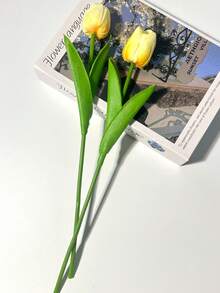 1个优雅的白色和金色手提包造型树脂花瓶，外观精致，非常适合在咖啡桌、梳妆台或卧室摆放鲜花。为现代家居装饰、房间装饰和圣诞礼物增添一抹亮丽色彩。