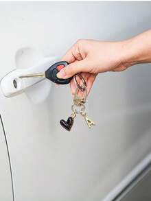 Personalisierter schwarz-herzförmiger Buchstaben (A-Z) Anhänger aus Legierung, geeignet als Schlüsselanhänger, individueller Taschenanhänger oder Handyzubehör-Geschenk. Perfekt für Geldbörsen und Handys von Frauen und ein tolles Geschenk für Freunde, Familie oder Freundin. Kann auch als Outdoor-Accessoire, Partyfavour, Souvenir, Autodekor oder Geschenk für Mädchen oder Valentinstag verwendet werden. - Verschiedenfarbig - Übersicht 6