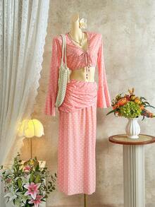 女士夏季波点两件套沙滩装，包括荷叶边喇叭袖透视V领罩衫上衣和长款侧开衩罩衫连衣裙，是夏季海滩和泳池派对的完美之选。 - 粉色 - 查看 3