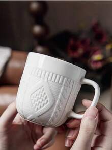 1 cană de 295 ml cu model în relief cu pulover, decorată cu modele drăguțe de brad de Crăciun, omuleț de turtă dulce și bomboane, potrivită pentru cafea, lapte, apă, latte, mocha, cappuccino și alte băuturi. Cadou perfect de Crăciun, veselă de sărbători, decor de Crăciun, cadou de Ziua Îndrăgostiților, decor de Ziua Îndrăgostiților, cadou de nuntă, decor de nuntă. - Multicolor - Vizualizare 14