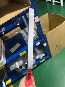 16毫米阿加西专业匹克球拍，哑光表面，红白配色，加厚拍身。匹克球装备，比赛用拍，时尚设计，现代拍型，结构坚固耐用，高性能拍，运动拍，比赛用拍，专业运动员，休闲玩家，运动配件，专业装备，男女通用拍，匹克球，优质材料，操控性强，加固，业余爱好者适用。