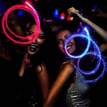 360° LED光纤旋转超亮光学手环发光像素流动玩具，适用于派对、嘉年华和电子音乐节，耐用手柄，像素流动效果，是圣诞节、万圣节、新年、音乐节、派对、酒吧、夜总会和舞蹈表演的完美之选。 - LED多色光發光長鞭 - 查看 7
