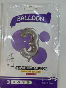 Un paquete de globos plateados con números, ideales para fiestas de cumpleaños, tanto para adultos como para niños. - Plateado - Ver 2