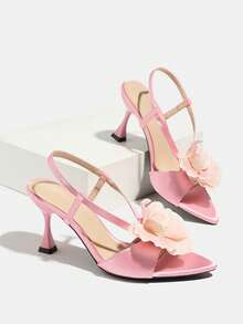 这款女士高跟鞋时尚优雅，适合春夏派对、户外活动和宴会等场合。鞋跟采用漆面酒杯形设计，尖头鞋头饰以兰花图案，鞋面采用柔软的缎面材质，配有可调节踝带，浅粉色，适合正式场合、盛会和派对等。 - 淺粉色 - 查看 5