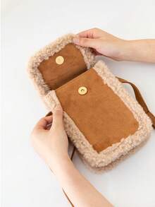 女士仿毛皮斜挎包，新款秋冬可爱毛绒拼接手机包单肩包，时尚优雅麂皮绒面料手提包，配有可调节肩带，是女士休闲外出和日常使用的完美礼物