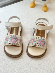 A Pair Of Summer Bestsellers, The Girls' Hook-Patterned Hollowed-Out Flat Sandals, Are Fresh And Sweet. The Colorful Patterned Anti-Slip Open-Toe Buckle Princess Shoes Are A Must-Have For A Gentle Style When Little Girls Go Out