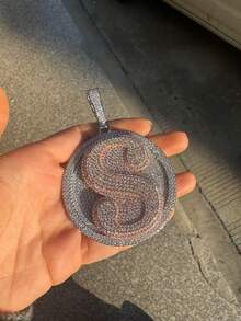 Mặt dây chuyền hình tròn chữ cái vuông tùy chỉnh, chất liệu đồng thau đính đá Cubic Zirconia, 26 lựa chọn chữ cái, dây chuyền phong cách Hip Hop cá nhân hóa để đeo hàng ngày. - Nhiều màu - Xem 9