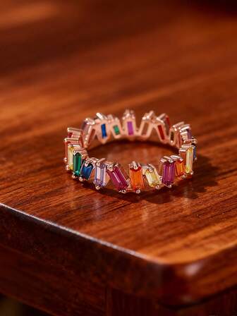 1枚镶嵌彩色立方氧化锆的复古风时尚戒指，女士可叠戴日常配饰，秋冬季款