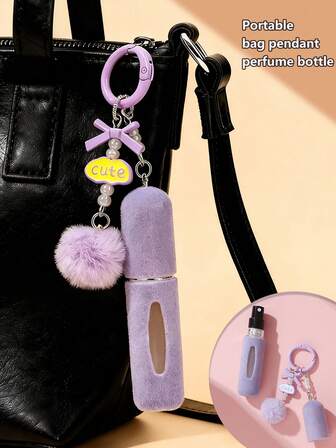 Nuevo accesorio de bolso Botella de perfume portátil mini de 5ml Llavero recargable Atomizador en aerosol Llavero Colgante de mochila Diseño de moda Encantador y exquisito Llavero de mochila Regalo del Día de San Valentín Accesorios Rellenos de calcetines Accesorio de teléfono