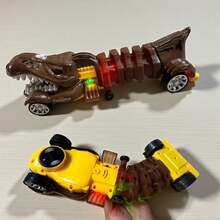 Cocodrilo en forma de carro con luces y sonido para niños, juguete interactivo que camina, baila y emite melodías divertidas. Su diseño colorido y dinámico ofrece movimiento automático, efectos luminosos y música integrada que estimulan la imaginación y la coordinación. Ideal para regalar, decorar o acompañar momentos de juego llenos de diversión y creatividad. Perfecto para pequeños amantes de los juguetes que se mueven y brillan. - Camel - Ver 3