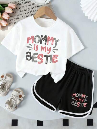 Conjunto de camiseta de manga corta con estampado de letras y pantalones cortos para niñas pequeñas