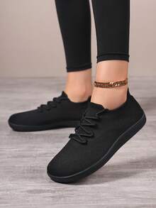 女士宽楦黑色针织运动鞋，透气不束缚，柔软鞋底，舒适百搭，适合日常通勤和休闲穿着。 - 黑色 - 查看 8