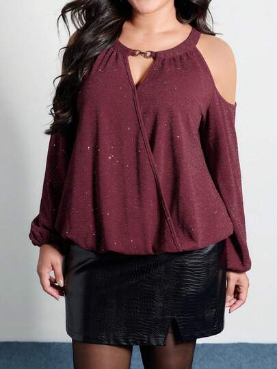 Áo len dệt kim ôm dáng thời trang dành cho nữ cỡ lớn này có thiết kế trễ vai, cổ khoét hình giọt nước và tay dài, thể hiện phong cách thanh lịch và duyên dáng. Mùa xuân