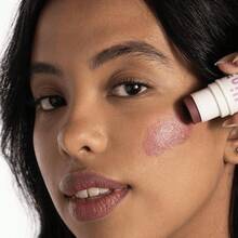 Ollie 3-In-1 Blush, Lipstick, And Eyeshadow SPF 95 Blackberry - quả mâm xôi - Xem 4