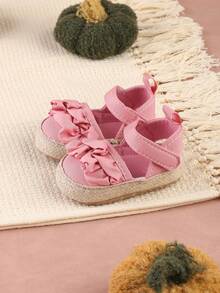 A Pair Of Infant Girl Shoes With Hook And Loop Closure Design, Cute Lace Sandals Suitable For Summer - Pink - View 2
