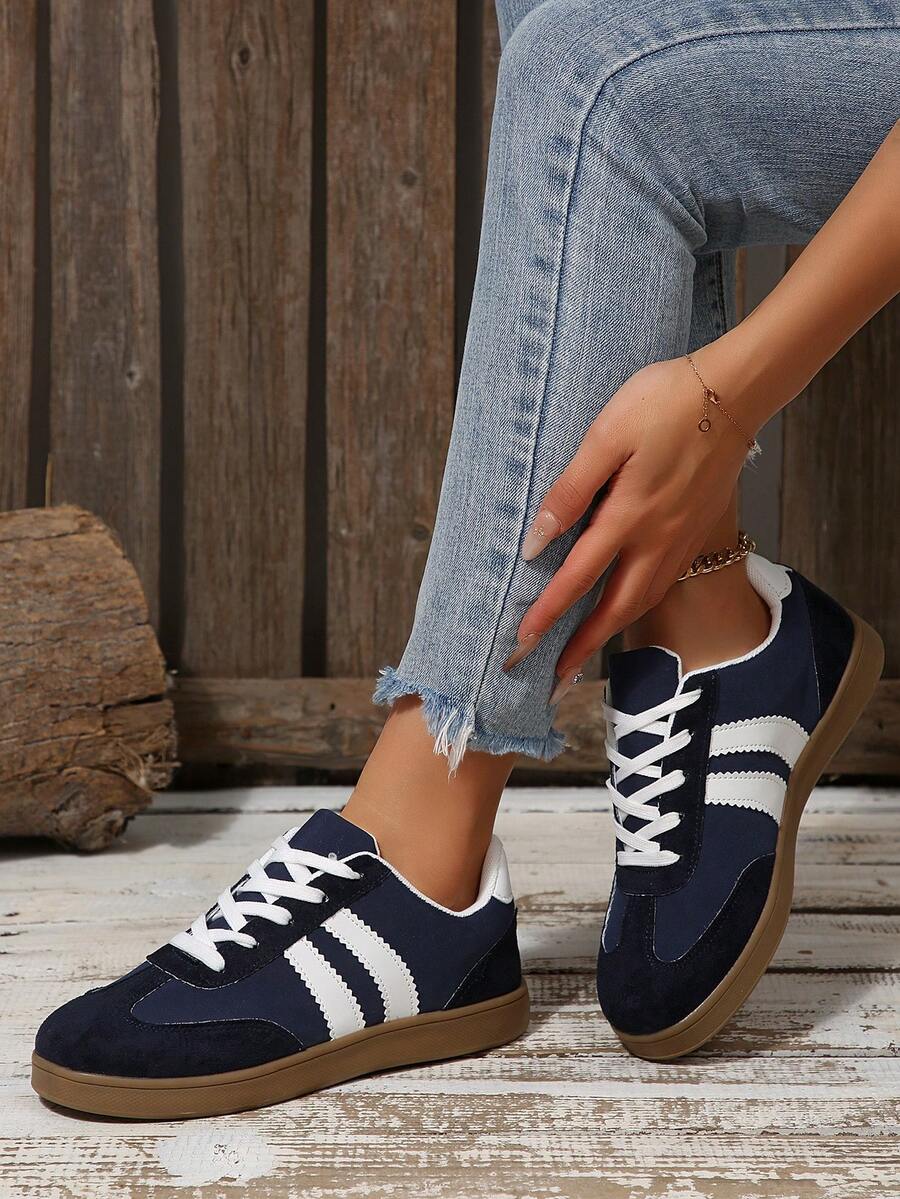 Women's Retro Casual Sports Running Shoes, Flat Sneakers, Vulcanized Shoes, Platform Sports Shoes, Pink Shoes With Rubber Soles Providing Eternal Style, High Comfort, Essential For Ladies - Black - View 1