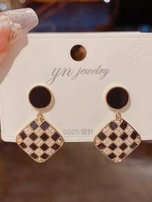 2入組時尚精美的女性鑽石圓形和幾何形耳環,適合日常佩戴和約會