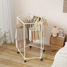 落地式晾衣架，大容量，360°旋转轮设计，五/六边形多臂悬挂设计，高效通风，节省空间，可折叠，实用便捷，适用于室内阳台、浴室、衣柜、宿舍等场所，多功能收纳整理，是家庭日常洗衣的理想之选，也是圣诞节和节日家居焕新的完美礼物，移动方便，是现代紧凑型家居的理想之选。