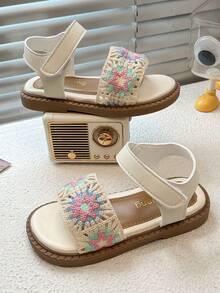 A Pair Of Summer Bestsellers, The Girls' Hook-Patterned Hollowed-Out Flat Sandals, Are Fresh And Sweet. The Colorful Patterned Anti-Slip Open-Toe Buckle Princess Shoes Are A Must-Have For A Gentle Style When Little Girls Go Out