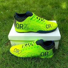全新推荐足球鞋，适合男士、女士和青少年，防滑、低帮、耐用设计，适合所有季节穿着，适合日常草地足球训练和比赛