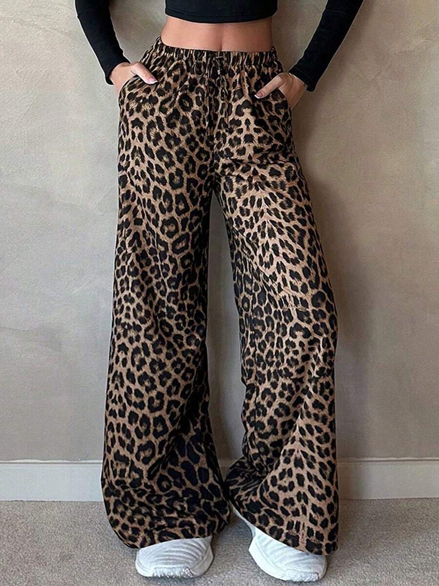 Pantalones largos rectos con cintura elástica y estampado de leopardo.Pantalones de diseño con estampado de leopardo para mujer, estilo chic y desenfadado. Pantalones rectos de cintura alta. Pantalones anchos y holgados con elegante caída. Pantalones largos hasta el suelo con silueta fluida. - Negro - Ver 1