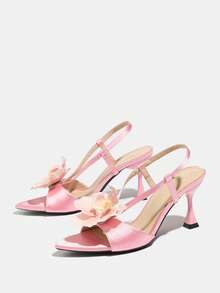 这款女士高跟鞋时尚优雅，适合春夏派对、户外活动和宴会等场合。鞋跟采用漆面酒杯形设计，尖头鞋头饰以兰花图案，鞋面采用柔软的缎面材质，配有可调节踝带，浅粉色，适合正式场合、盛会和派对等。 - 淺粉色 - 查看 6