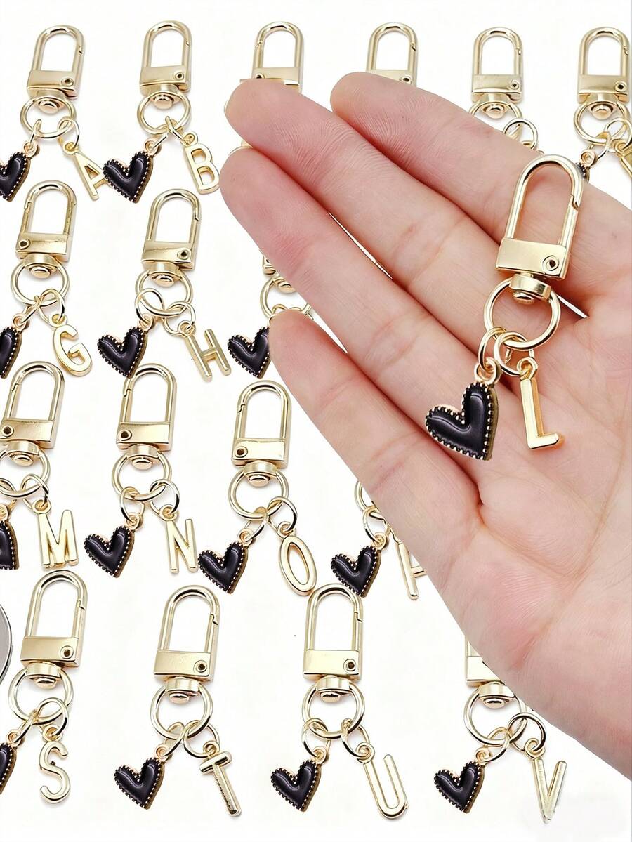 Personalisierter schwarz-herzförmiger Buchstaben (A-Z) Anhänger aus Legierung, geeignet als Schlüsselanhänger, individueller Taschenanhänger oder Handyzubehör-Geschenk. Perfekt für Geldbörsen und Handys von Frauen und ein tolles Geschenk für Freunde, Familie oder Freundin. Kann auch als Outdoor-Accessoire, Partyfavour, Souvenir, Autodekor oder Geschenk für Mädchen oder Valentinstag verwendet werden.