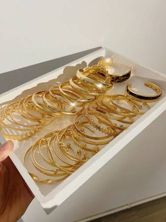 17KM 15/10件/8件/4件 时尚简约复古硬币手镯套装，金色开口几何光滑扭曲螺旋宽手镯，闪亮叠戴手镯，适合日常佩戴、派对、婚礼、圣诞礼物