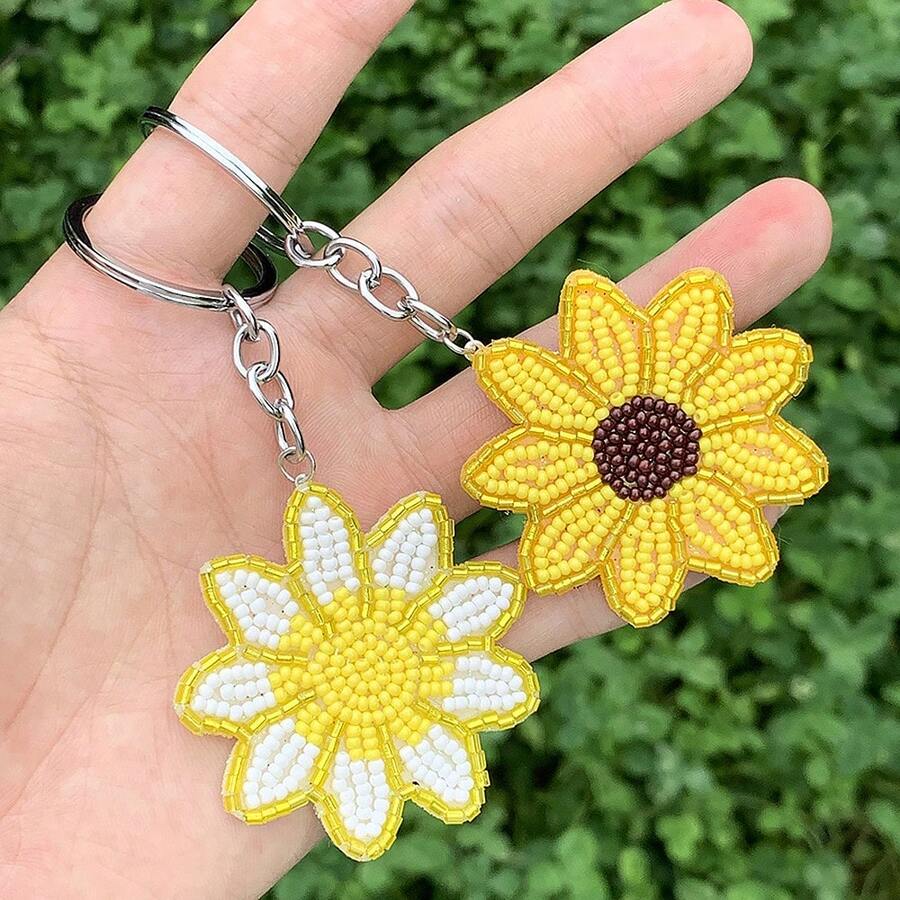 New Small Daisy Beaded Keychain, Bohemian Fashion Sunflower Rice Bead Pendant, Bag Accessories - White - View 1