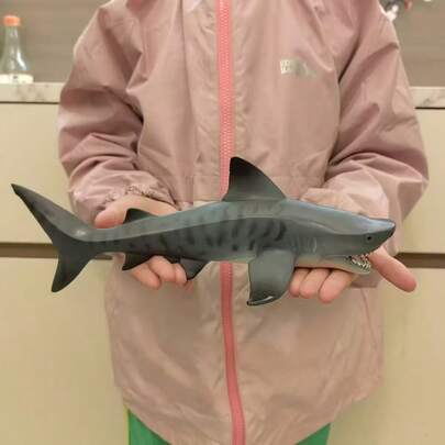 29.01厘米逼真斧鲨摆件 - 双角虎鲨雕像，海洋生物装饰品，适用于家居、办公室、水族馆 - 万圣节、圣诞节、生日送给海洋生物爱好者的完美礼物 - 无需用电，易于清洁，桌面摆件，精细雕刻，耐用树脂材质，装饰摆件，家居装饰品