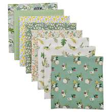Tela de algodón de sarga serie Hoja Verde (8 piezas), tela para patchwork hecha a mano, ideal para Navidad, Pascua, Día de la Independencia, Año Nuevo Chino y otras festividades. Perfecta para coser, crear guirnaldas, muñecos, tocados, decoraciones, manualidades y decoración del hogar. Tela para envolver regalos. Varios diseños con detalles de borlas decorativas. Disponible en dos tamaños.