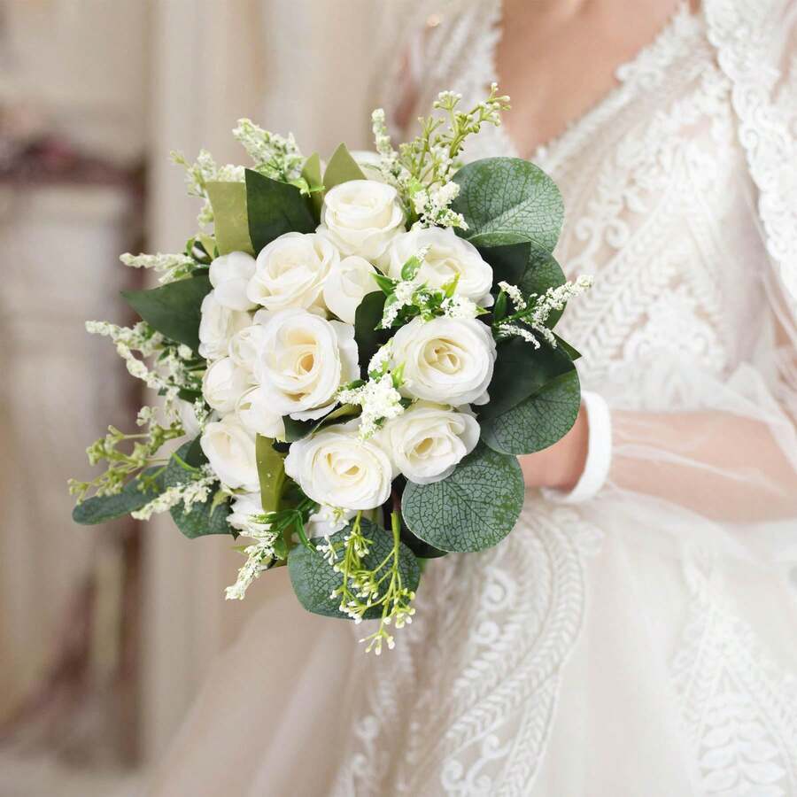 新娘伴娘婚礼捧花，白色象牙色人造丝玫瑰花束，搭配尤加利叶，适用于婚礼教堂装饰、求婚派对、周年纪念、餐桌摆饰、情人节配饰等场合。 - 米色 - 查看 1