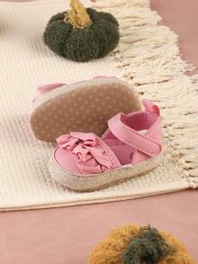 A Pair Of Infant Girl Shoes With Hook And Loop Closure Design, Cute Lace Sandals Suitable For Summer - Pink - View 1