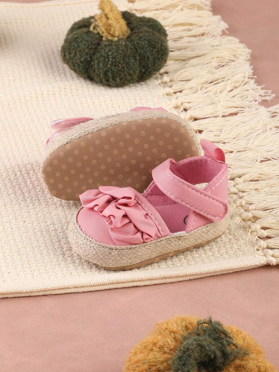 A Pair Of Infant Girl Shoes With Hook And Loop Closure Design, Cute Lace Sandals Suitable For Summer - Pink - View 1