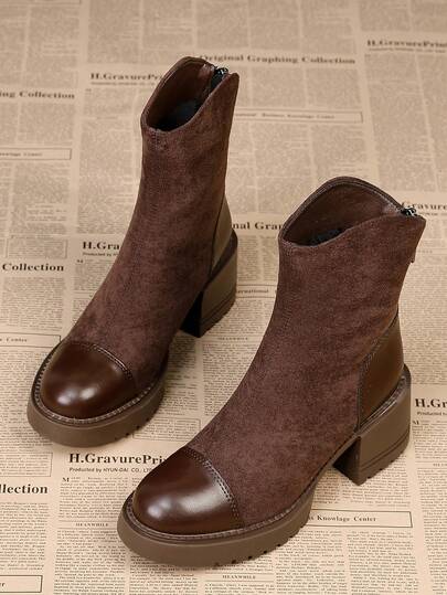 Botas de mujer 2025 nuevas, botas cortas con suela gruesa y de moda, forro de parche retro de felpa, adecuadas para faldas, otoño/invierno