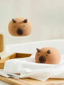 可爱水豚沐浴海绵 - 柔软低敏，浅米色，温和去角质清洁。完美的浴室装饰，经久耐用，是理想的沐浴用品。萌趣的水豚造型和柔软的浅米色材质，带来轻松愉悦的沐浴体验，非常适合面部和身体去角质。另有可爱沐浴海绵、大号沐浴海绵及其他沐浴用品可供选择。 - 彩色 - 查看 13