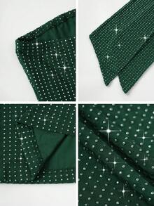 Unadoll 女士性感无肩带紧身连衣裙，饰有围巾，适合鸡尾酒会、生日、毕业典礼、音乐节、情人节、派对及其他场合，包括婚礼。 - 墨綠色 - 查看 9