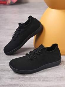 女士宽楦黑色针织运动鞋，透气不束缚，柔软鞋底，舒适百搭，适合日常通勤和休闲穿着。 - 黑色 - 查看 6