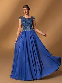 Faeriesty 这款莫西斜领新娘母亲礼服，配以优雅的短袖和飘逸的A字雪纺裙摆——完美适用于正式晚宴、盛大晚会、歌剧之夜、婚礼仪式和慈善舞会。 - 霧霾藍 - 查看 6