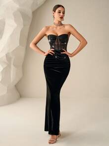 Astony One 奢华、优雅、迷人的黑色天鹅绒晚礼服，饰有亮片镂空和金线，修身设计，无肩带，点缀着水钻链和流苏细节，是正式晚宴、情人节、狂欢节、新年庆祝活动、生日派对、慈善活动、红毯活动和其他特殊活动的理想之选。 - 黑色 - 查看 4