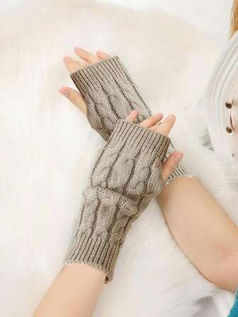 1 Pair Of Half Finger Arm Covers, Light Gray And Black Knitted Arm Covers, Suitable For Outdoor Cycling, Sports And Fitness, As Well As Skiing Activities,Please Purchase With Caution When Taking Pictures Due To Lighting And Color Differences!